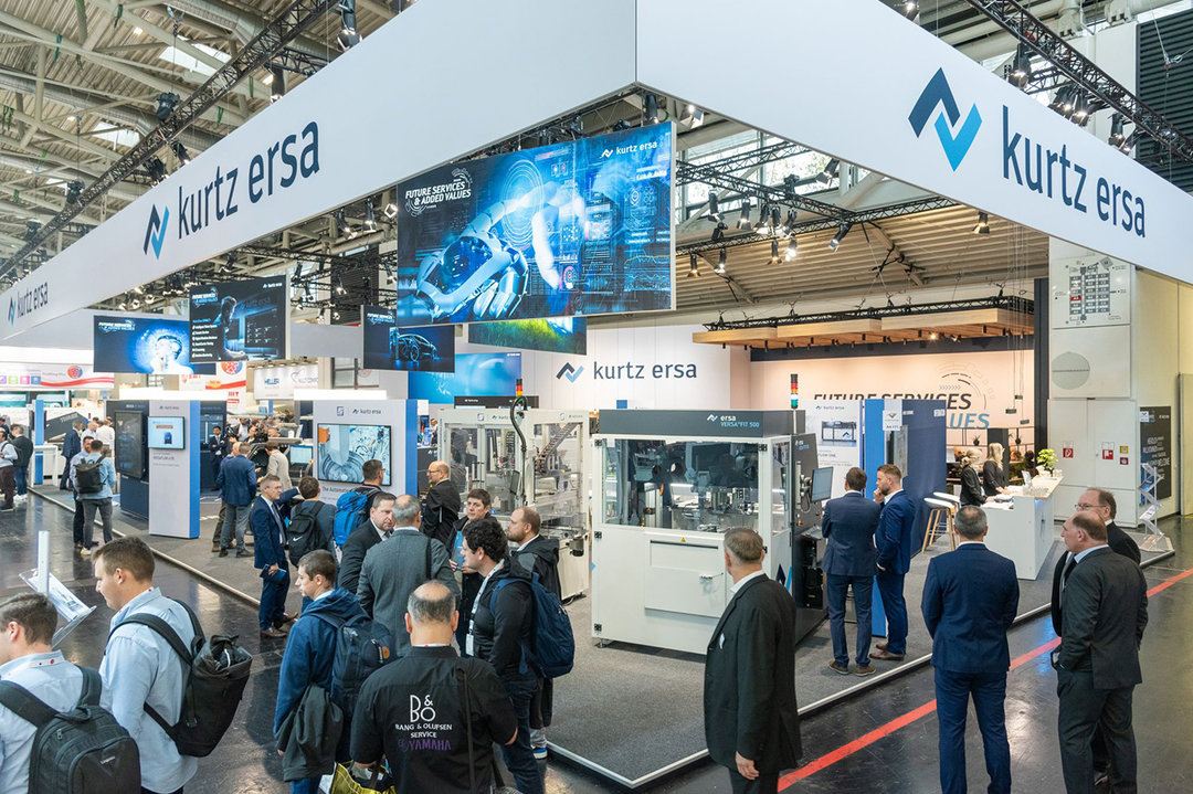 Trends und innovative Lösungen in der Elektronikfertigung – auf rund 600 m² präsentierte Ersa sein Produktportfolio als Kombination von LIVE-Exponaten und interaktiven digitalen Medien Trends und innovative Lösungen in der Elektronikfertigung – auf rund 600 m² präsentierte Ersa sein Produktportfolio als Kombination von LIVE-Exponaten und interaktiven digitalen Medien