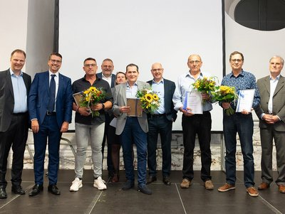 40 Jahre im Unternehmen (von links): Dr. Michael Fischer, Massimo de Vivo, Michael Weiss, Thomas Mühleck, Dr. Astrid Rota, Jochen Diehm, Andrea Carta, Dieter Häfner, Herbert Kuhnert, Hubert Baren 