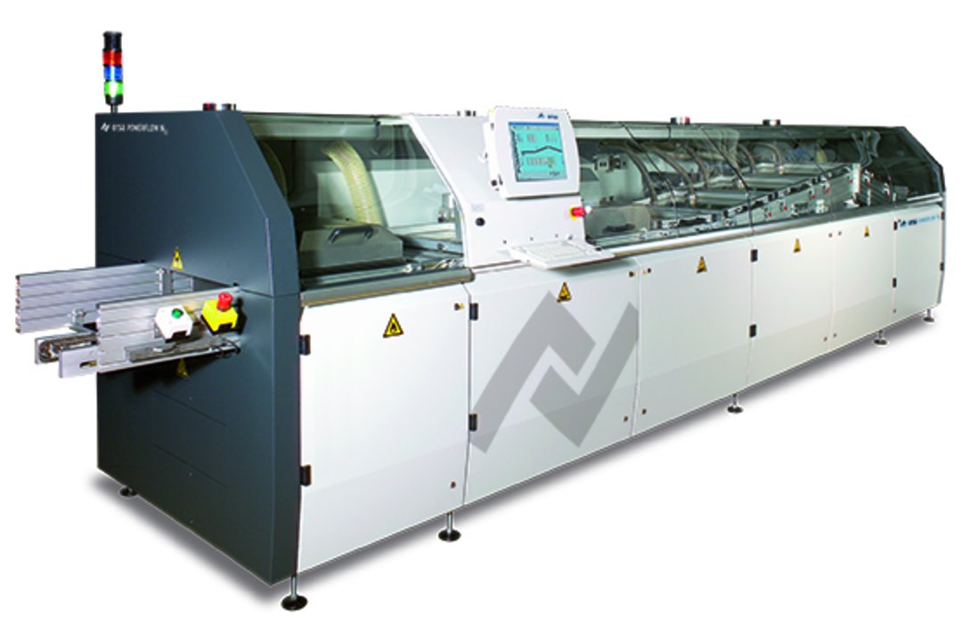 Mit einer Wellenlötmaschine vom Typ POWERFLOW N2 (im Bild) begann die Geschäftsbeziehung zwischen Ersa und Phoenix Contact Mit einer Wellenlötmaschine vom Typ POWERFLOW N2 (im Bild) begann die Geschäftsbeziehung zwischen Ersa und Phoenix Contact