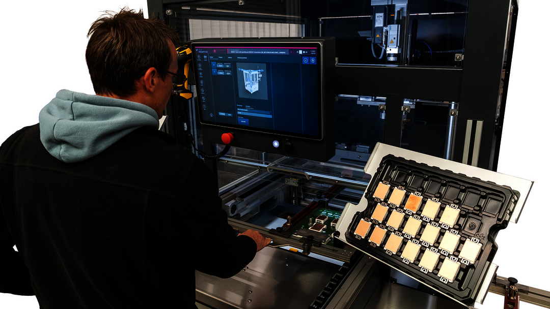 Warenträger wird mit wenig Kraft ins Transportsystem geschoben und Programm gestartet Warenträger wird mit wenig Kraft ins Transportsystem geschoben und Programm gestartet