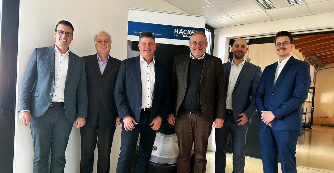 Gruppenbild nach Übernahme (v.l.): Massimo de Vivo - Head of HR KE, Hubert Baren - Geschäftsführer Automation, Gerrit Häcker - Geschäftsführer mit Beteiligung Kurtz Ersa Smart Production GmbH, Thomas Mühleck - CEO KE, Christian Diehm - Leiter Finan Gruppenbild nach Übernahme (v.l.): Massimo de Vivo - Head of HR Kurtz Ersa, Hubert Baren - Geschäftsführer Automation, Gerrit Häcker - Geschäftsführer mit Beteiligung Kurtz Ersa Smart Production GmbH, Thomas Mühleck - CEO Kurtz Ersa, Christian Diehm - Leiter Finanzen Kurtz Ersa und Vincent Kurtz, Manager Global Operations & Transformation Kurtz Ersa