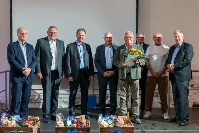 45 Jahre Kurtz Ersa (v.l.n.r.): Hubert Baren, Thomas Mühleck, Dr. Michael Fischer, Andrea Carta, Martin Zöller, Rainer Krauss, Joachim Kraft, Rainer Kurtz