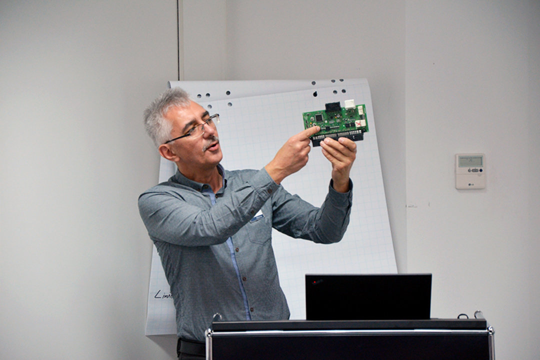 Ersa Area Sales Manager Manfred Wolff erläutert, wie man beim Löten mit den richtigen Tools optimale Ergebnisse erzielt