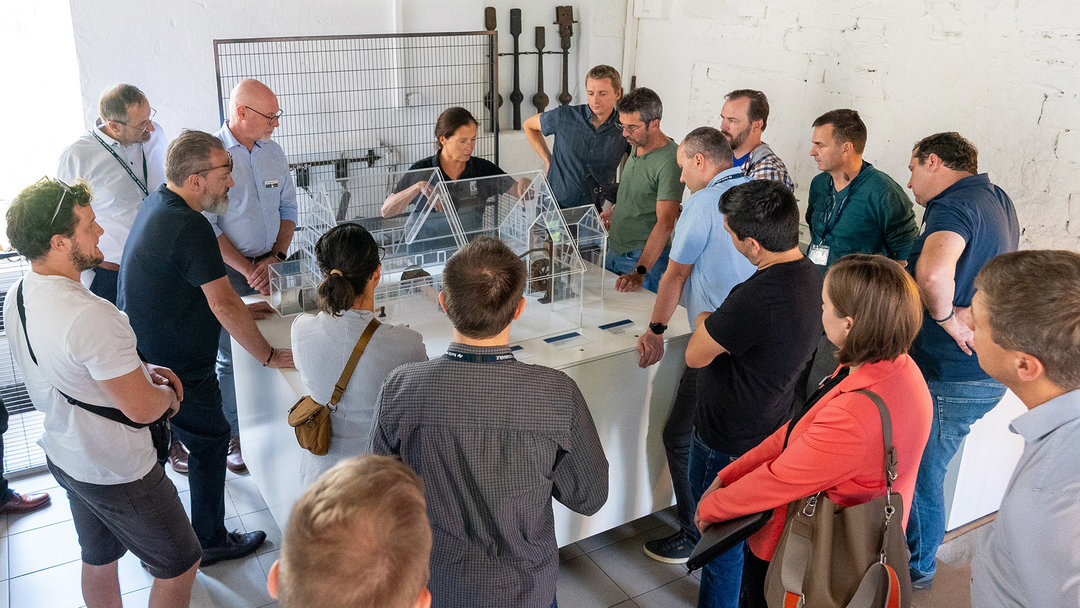 Perfekter Abschluss Tag #02 der Kurtz Technology Days: Besuch des Hammermuseums und der Schmiede auf dem Eisenhammer in Hasloch