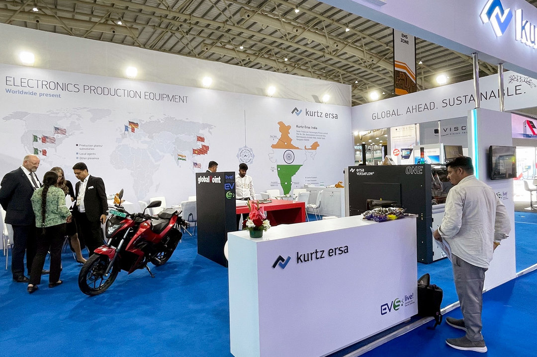 Absoluter Publikumsmagnet auf dem Ersa Stand: das E-Motorrad mit 120 km, das auf Ersa VERSAFLOW und POWERFLOW Maschinen produziert wird
