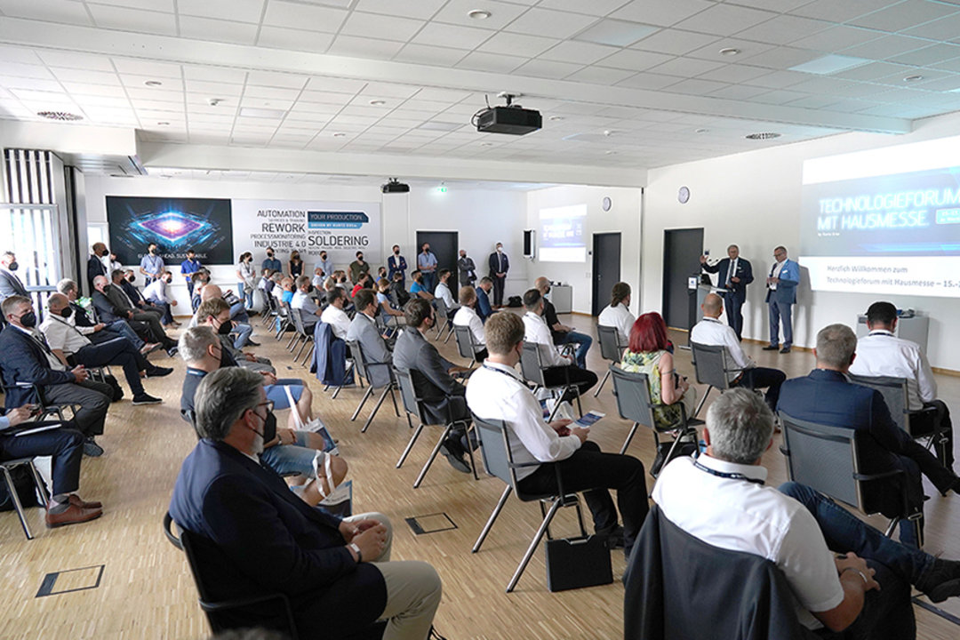 Ersa Gesamtvertriebsleiter Rainer Krauss und Geschäftsbereichsleiter Tools, Rework & Inspektion Hansjürgen Bolg begrüßen zum Technologieforum mit Hausmesse 2021 in Wertheim am Main