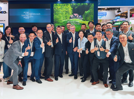 Das Messeteam von Kurtz Ersa Asia auf der Productronica China 2025 in Shanghai