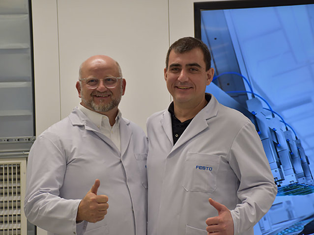 Projektpartner nach erfolgreichem Abschluss: Stoyan Stoyanov, Global SMD/SMT Expert FESTO Bulgaria (re.), und Ersa Area Sales Manager Christian Ott Projektpartner nach erfolgreichem Abschluss: Stoyan Stoyanov, Global SMD/SMT Expert FESTO Bulgaria (re.), und Ersa Area Sales Manager Christian Ott