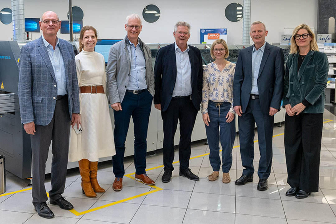 Von links: Dr. Armin Kunz, Simone Berger, Dr. Dirk Löbermann, Rainer Kurtz (Vorsitzender), Carolin Kurtz, Frank P. Averdung, Magdalena Kurtz Von links: Dr. Armin Kunz, Simone Berger, Dr. Dirk Löbermann, Rainer Kurtz (Vorsitzender), Carolin Kurtz, Frank P. Averdung, Magdalena Kurtz
