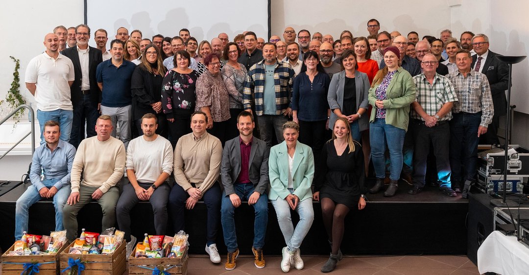 Rund 2.025 Jahre Betriebszugehörigkeit versammelt bei der 5. Jubilarehrung des Kurtz Ersa-Konzerns im Kloster Bronnbach Rund 2.025 Jahre Betriebszugehörigkeit versammelt bei der 5. Jubilarehrung des Kurtz Ersa-Konzerns im Kloster Bronnbach