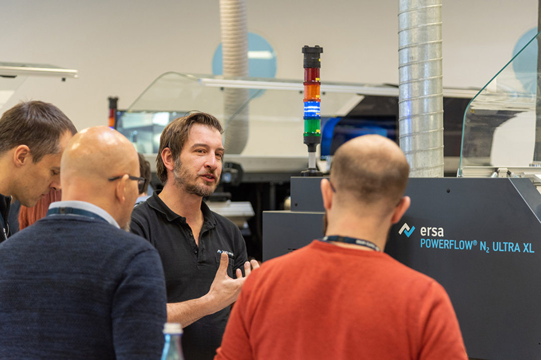 Auf Tuchfühlung mit der Technologie: Hands-on-Part beim Know-how-Seminar in der Ersa Zentrale Auf Tuchfühlung mit der Technologie: Hands-on-Part beim Know-how-Seminar in der Ersa Zentrale