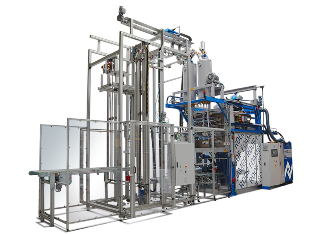 Der Kurtz ROOF FOAMER schäumt die Gefälledachplatten als Fertigprodukt – mit automatischer Einstellung der Plattenneigung von 0 bis 5%