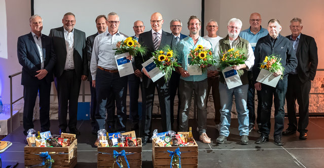 30 Jahre Betriebszugehörigkeit feierten Michael Schäfer, Bernhard Brosch, Stefan Brauner, Gerd Röttinger, Frank Bauer und Dieter Bender