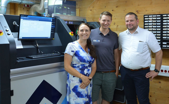 Eine starke Partnerschaft: Unternehmer Martin Mader (Mitte) mit Sandra Paggen-Breu, Geschäftsführerin Paggen GmbH, und Ersa Area Sales Manager Mark Birl