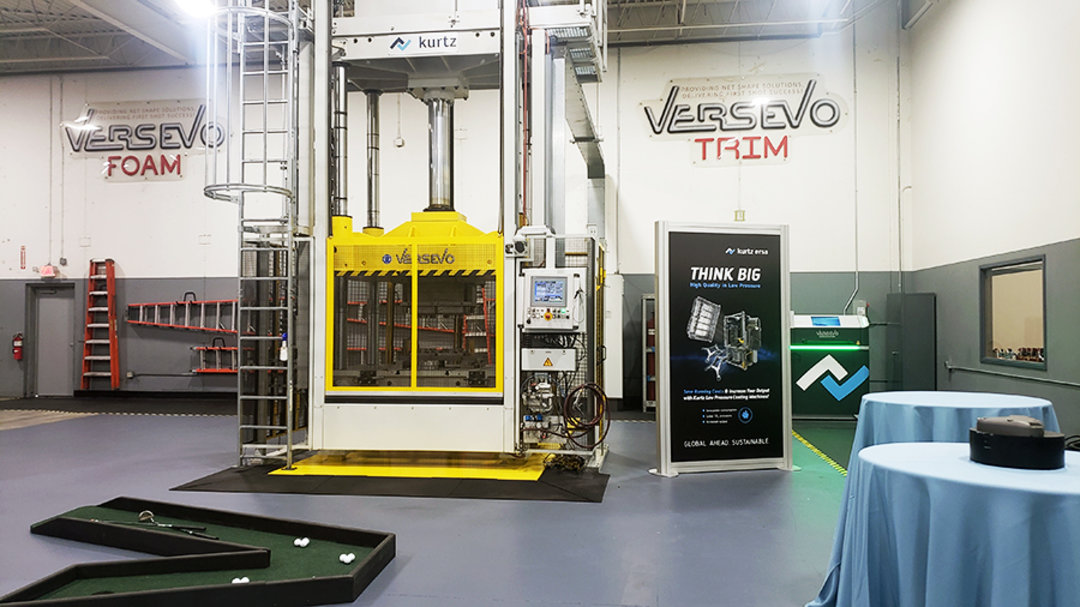 Die Kurtz Entgratpresse KPS1000 – ein absoluter Blickfang in den Hallen von VERSEVO Die Kurtz Entgratpresse KPS1000 – ein absoluter Blickfang in den Hallen von VERSEVO