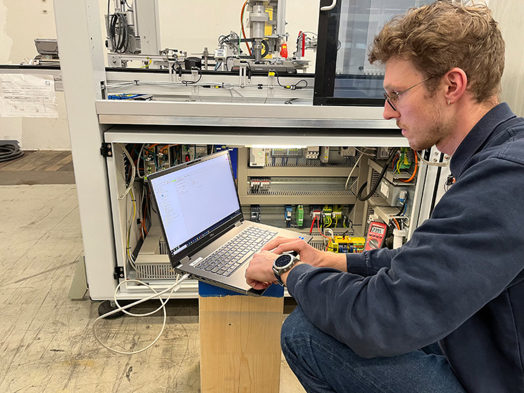 Proaktiv stets in Kundennähe: der Service von SCHILLER AUTOMATION Proaktiv stets in Kundennähe: der Service von SCHILLER AUTOMATION