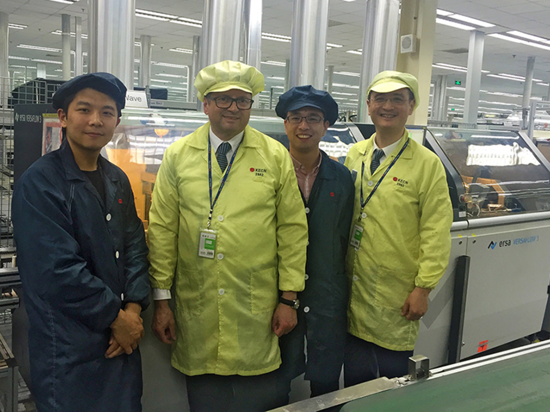 Guter Kontakt zum Kunden: KSL-Manager David Chen (re.) und Ersa Gesamtvertriebsleiter Rainer Krauss (2.v.l.) mit Mitarbeitern von Kimball in Nanjing