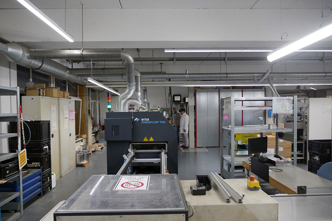 Gut strukturierte Elektronikfertigung bei ESW, hier Blick auf die POWERFLOW PRO Gut strukturierte Elektronikfertigung bei ESW, hier Blick auf die POWERFLOW PRO
