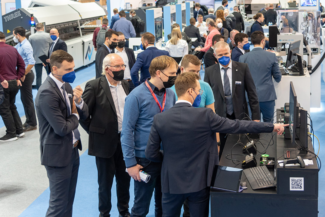 Mit einem großzügigen Messestand präsentierte Ersa auf 600 m2 sein umfassendes Produktspektrum unter dem Jubiläumsmotto „Yesterday, Tomorrow and Beyond.“ – darunter drei absolute Weltpremieren für die Elektronikfertigung Mit einem großzügigen Messestand präsentierte Ersa auf 600 m2 sein umfassendes Produktspektrum unter dem Jubiläumsmotto „Yesterday, Tomorrow and Beyond.“ – darunter drei absolute Weltpremieren für die Elektronikfertigung