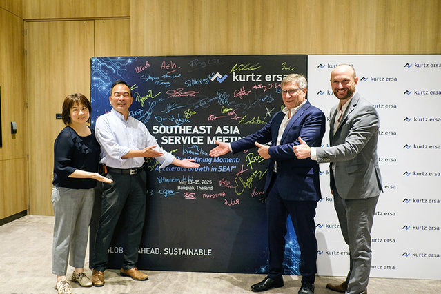 Willkommen (von links): Susanna Wang, Michael Wang, Bernd Schenker, Ulrich Dosch Willkommen (von links): Susanna Wang, Michael Wang, Bernd Schenker, Ulrich Dosch