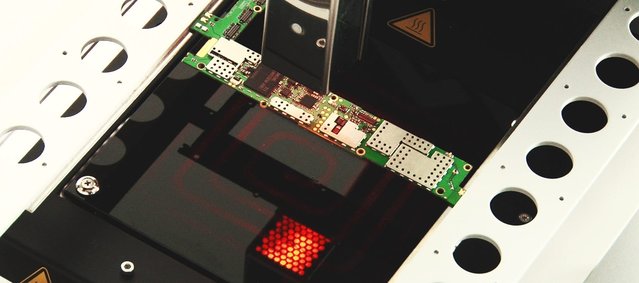 IR-Heizstrahler an einem HR 200 Rework System