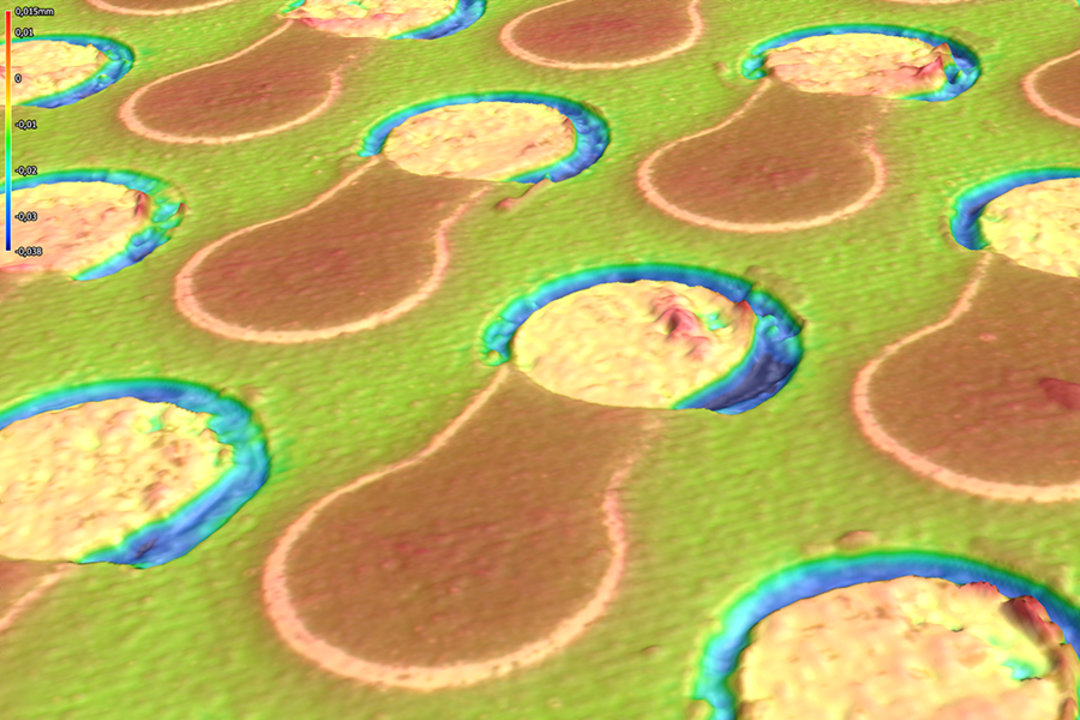 Bild einer gereinigten Platine mit ~20 µm Restlot