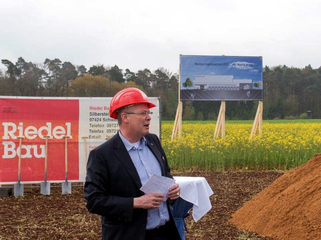 CEO Rainer Kurtz erläuterte beim Spatenstich die Beweggründe für den Neubau und informierte über den geplanten Projektverlauf CEO Rainer Kurtz erläuterte beim Spatenstich die Beweggründe für den Neubau und informierte über den geplanten Projektverlauf
