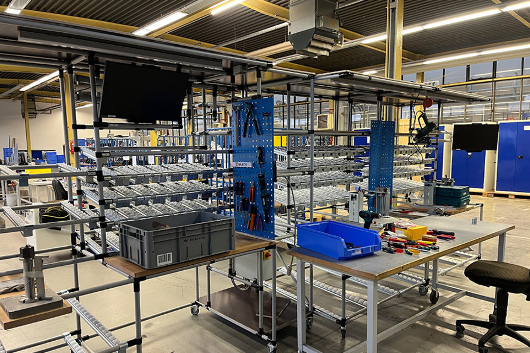 SCHILLER Automation (Sonnenbühl): Arbeitsplatz zur Doppeltiegel-Montage (Elektronikfertigung)