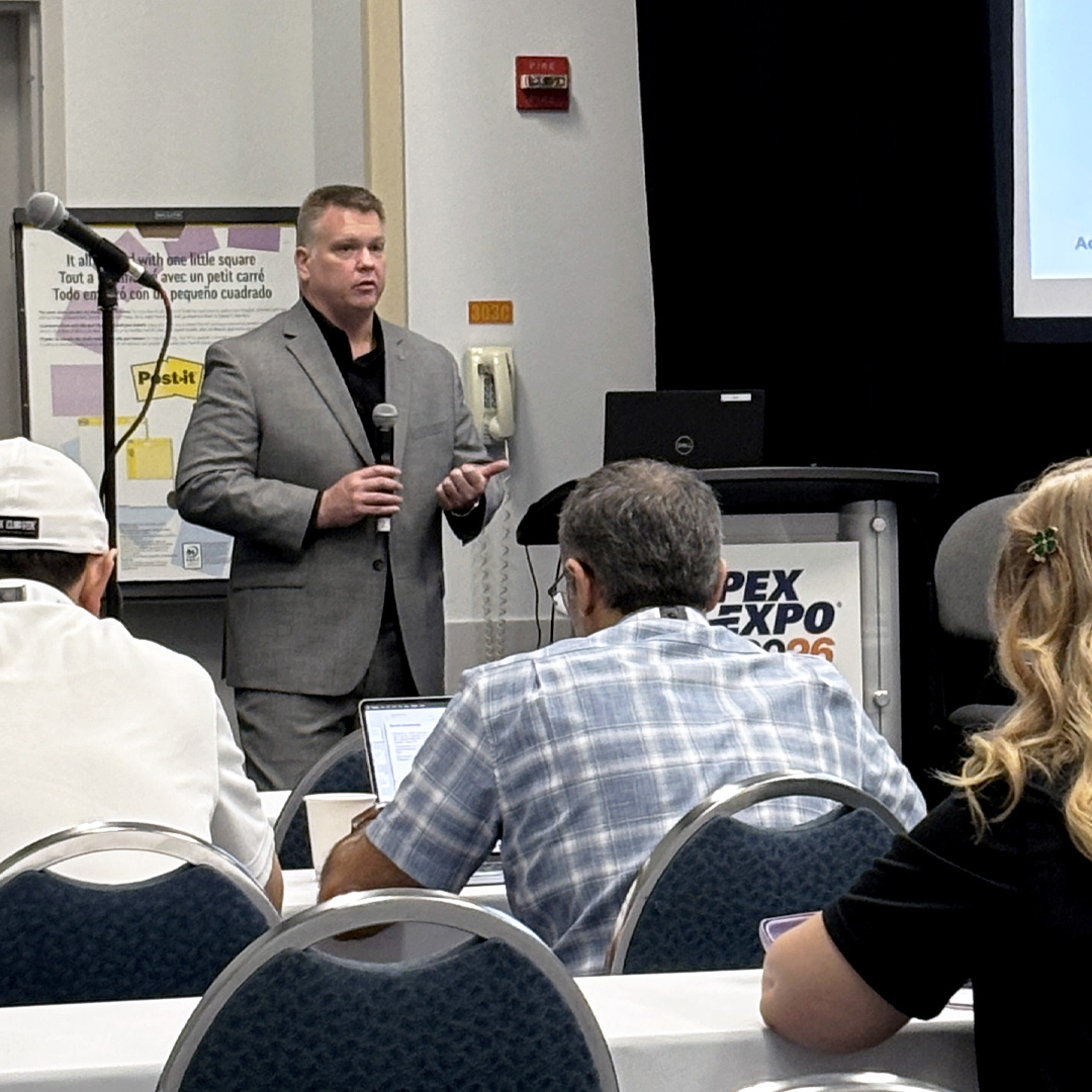 Joe Clure bei seinem Vortrag auf der IPC APEX EXPO Joe Clure bei seinem Vortrag auf der IPC APEX EXPO